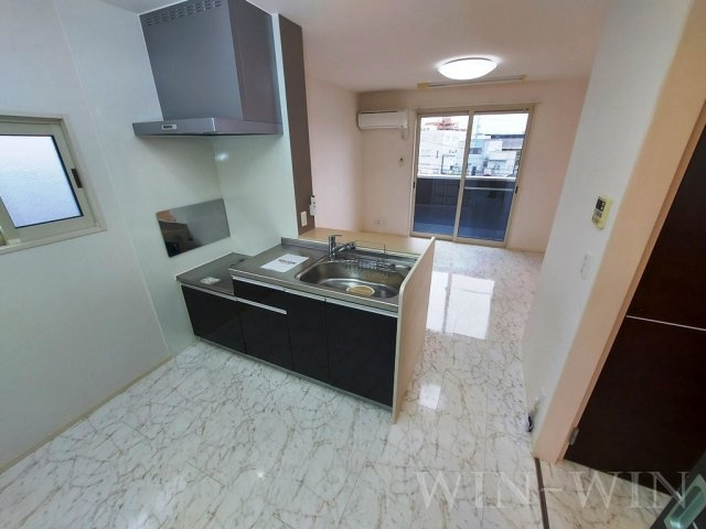 アヴェク・トワのキッチン