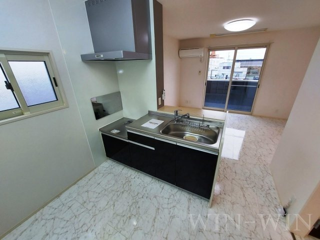 アヴェク・トワのキッチン