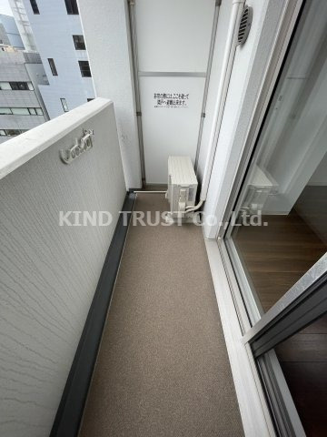 W.O.B.UMEDAのバルコニー|外からの目が気にならないバルコニーで洗濯物が干せます