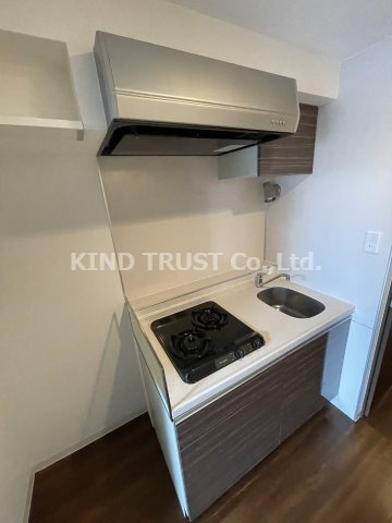 W.O.B.UMEDAのキッチン|コンパクトなキッチンで掃除もラクラク