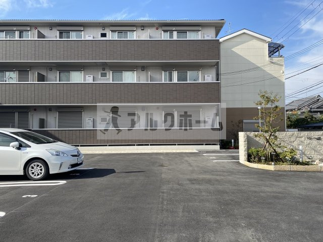 ディアコート萱振の駐車場