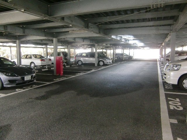 エルコンフォール新三田の駐車場