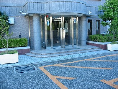 エルコンフォール新三田のエントランス