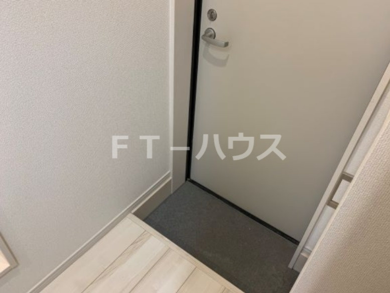 メルディア津田沼の玄関