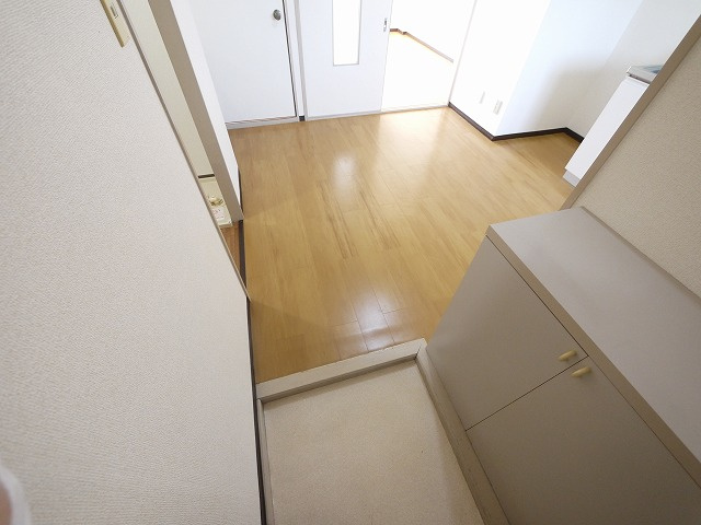 エミール指柳の玄関|明るい玄関です