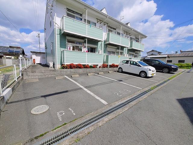 エミール指柳の駐車場|駐車場があるので、車を買う予定の方も安心です