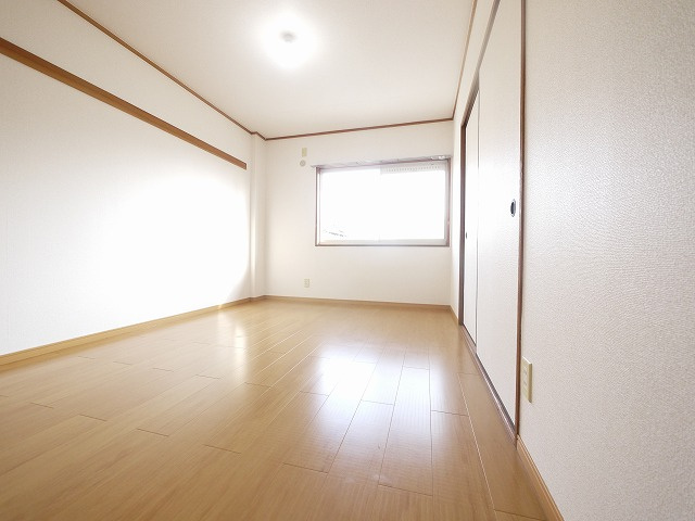 エミール指柳の洋室