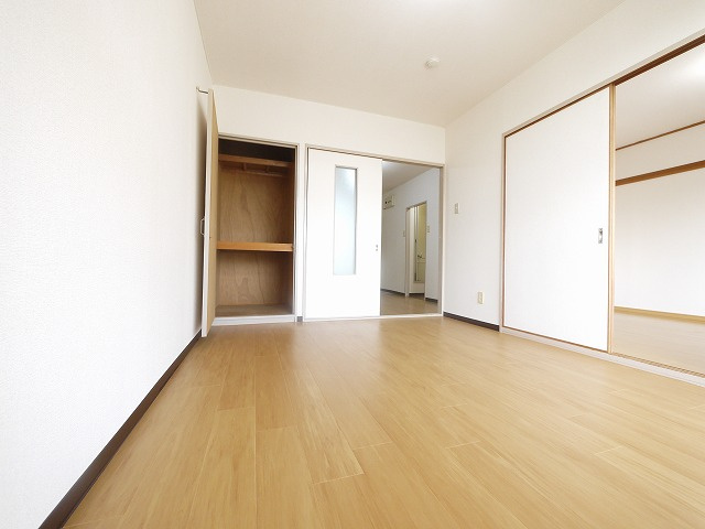 エミール指柳の洋室|落ち着いた色調の洋室です