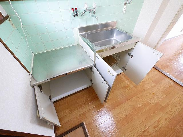 コーポ華（肘塚町）のキッチン|お料理しやすいキッチンです