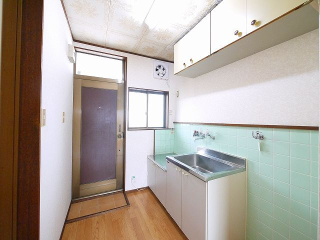 コーポ華（肘塚町）のキッチン|お料理しやすいキッチンです