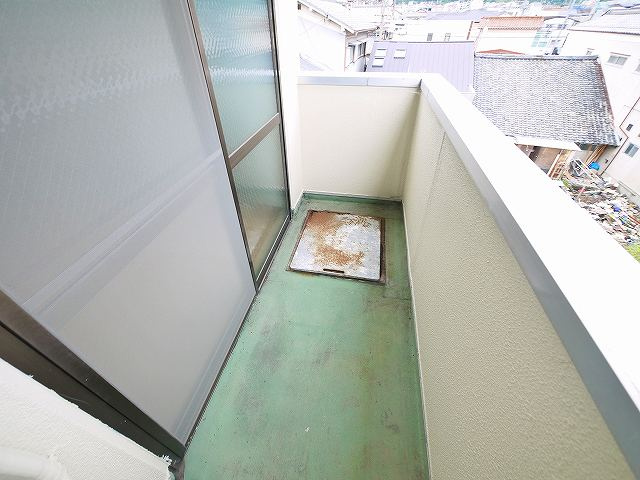 コーポ華（肘塚町）のバルコニー|開放的で明るい空間を演出してくれるバルコニーです