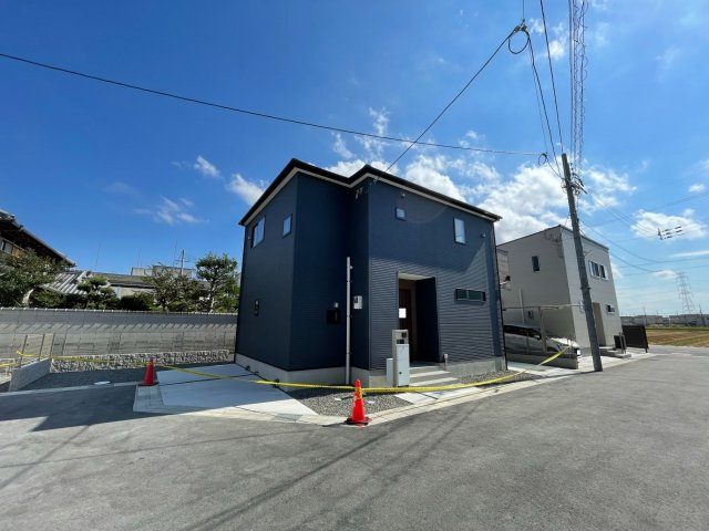 最寄り駅徒歩５分！オール電化の収納豊富な３ＬＤＫ住宅♪駐車２台ＯＫ◎リナージュ精華町祝園２２-１期の前面道路含む現地写真|前道