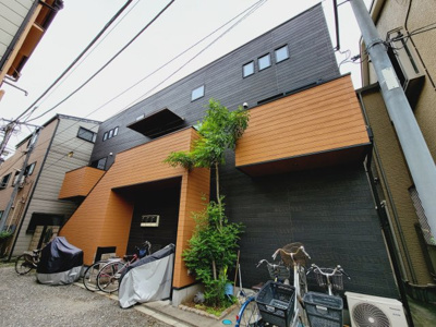 【外観】 | グランコート根岸 | グランコート根岸　入谷駅から徒歩6分・鶯谷駅から徒歩9分・三ノ輪駅から徒歩12分。柳通りから1本中に入った静かな環境。黒と茶のシックでオシャレな外観♪