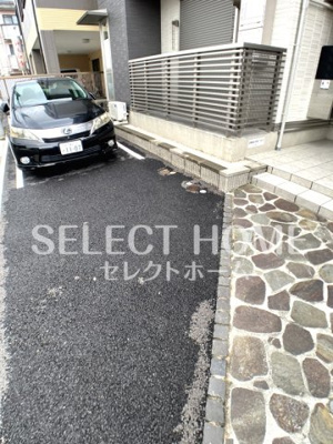 【駐車場】 | ルミエール・ドゥ・ソレイユ | 車をお持ちの方に嬉しい駐車場付きの物件です