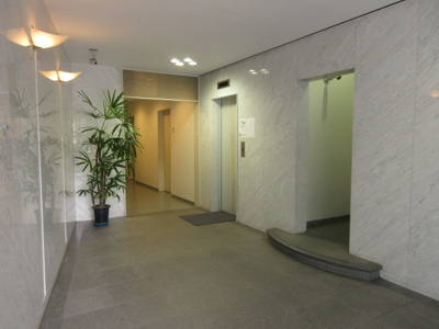 【エントランス】 | 港都ビル | エレベータホール