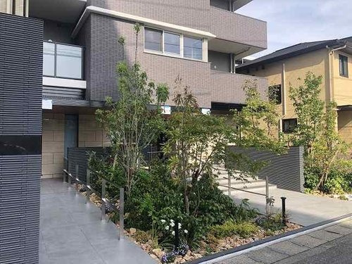 熊本市中央区九品寺５丁目の賃貸マンションのエントランス