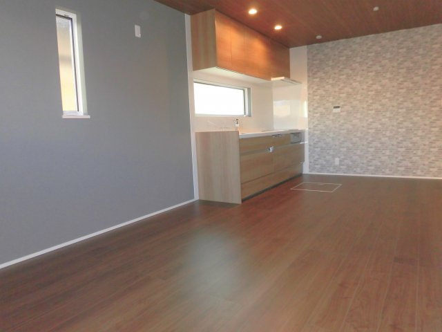 バードガーデン南一色町の居間・リビング