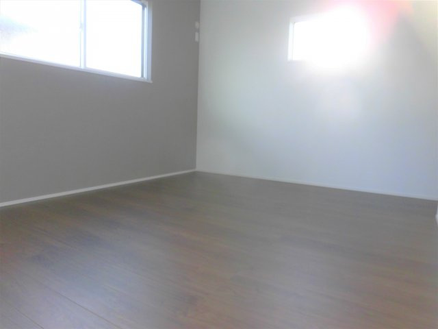 バードガーデン南一色町の洋室