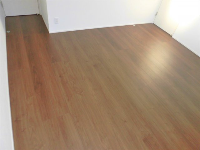 バードガーデン南一色町の洋室