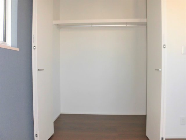 バードガーデン南一色町の洋室