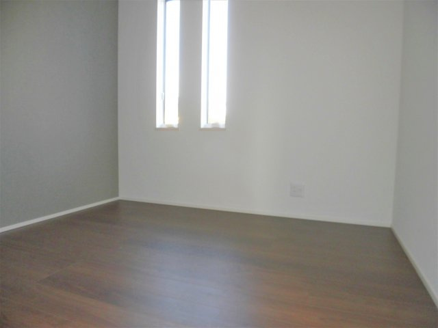 バードガーデン南一色町の洋室