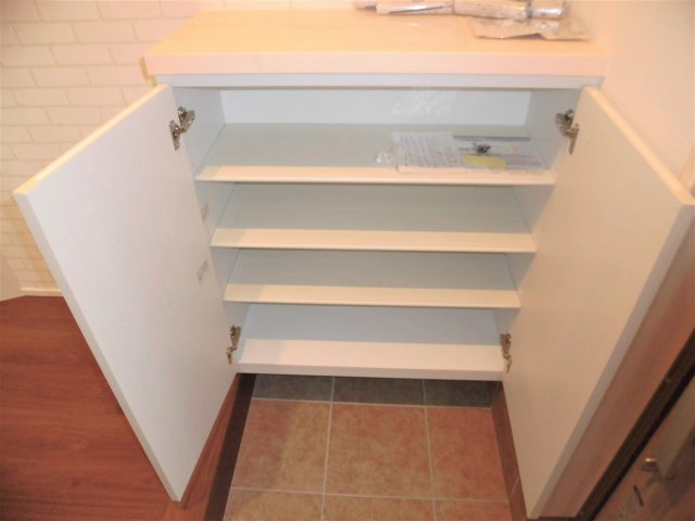 バードガーデン南一色町の玄関