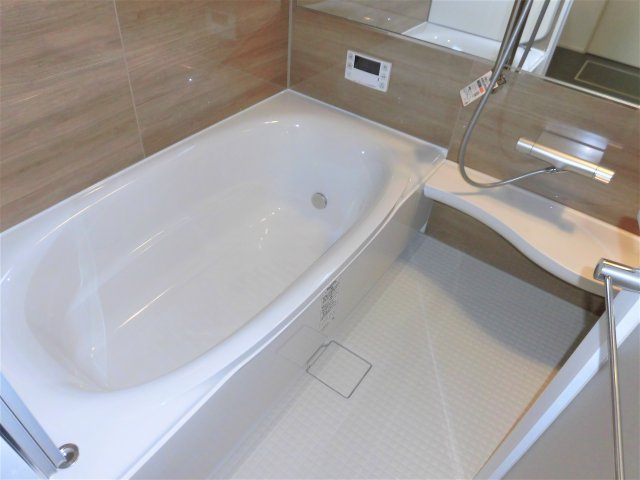 バードガーデン南一色町の浴室