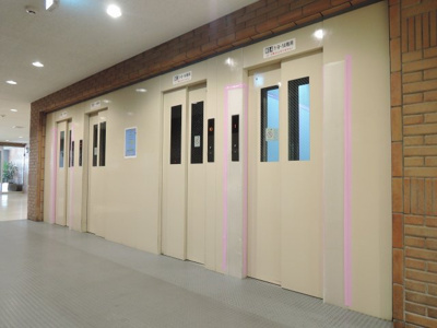 【その他共用部分】 | ヴェルドミール磯子 | お買い物時やベビーカーの出し入れに便利なエレベーター付
混雑時にも便利なエレベーター2基付です。