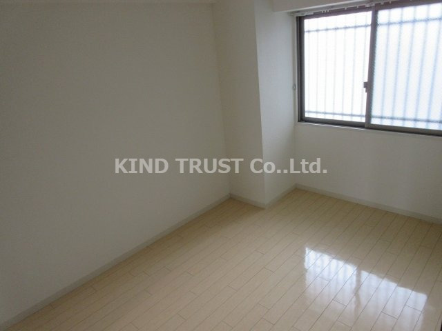 ルミエール北梅田の洋室