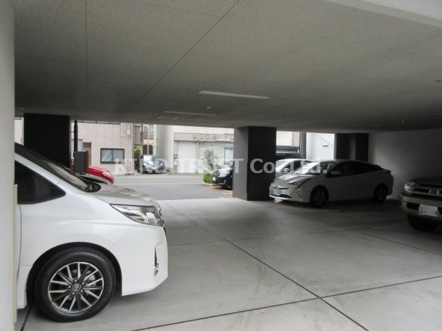 ルミエール北梅田の駐車場