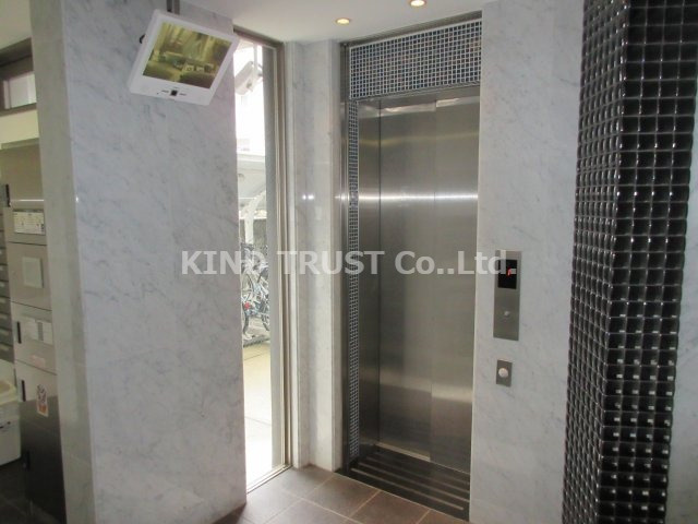 ルミエール北梅田のロビー