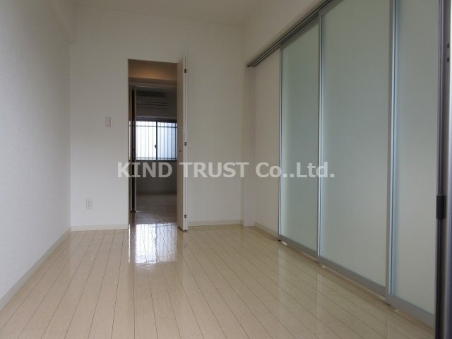 ルミエール北梅田の洋室