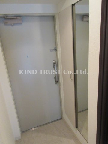 ルミエール北梅田の玄関