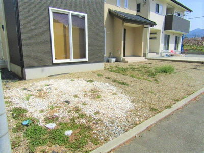 【駐車場】 | 中古戸建　笛吹市御坂町八千蔵 | 駐車スペースは3台分です♪