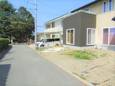 【前面道路含む現地写真】 | 中古戸建　笛吹市御坂町八千蔵 | 前面道路含む現地写真です