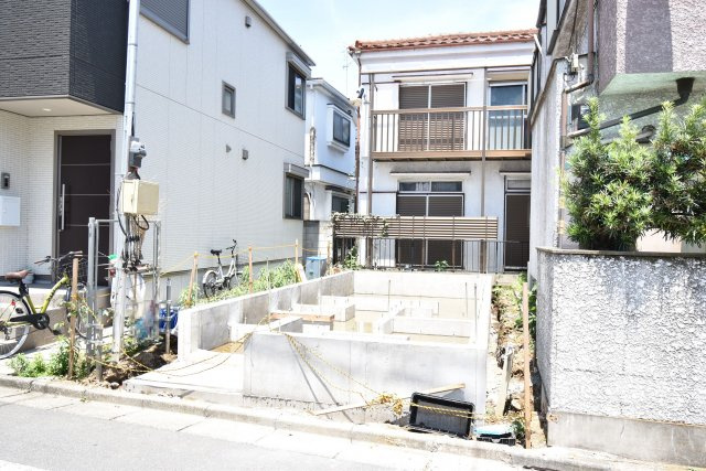 【外観】 | 南道路に面した明るい３LDK | 販売現地 2022年9月完成予定