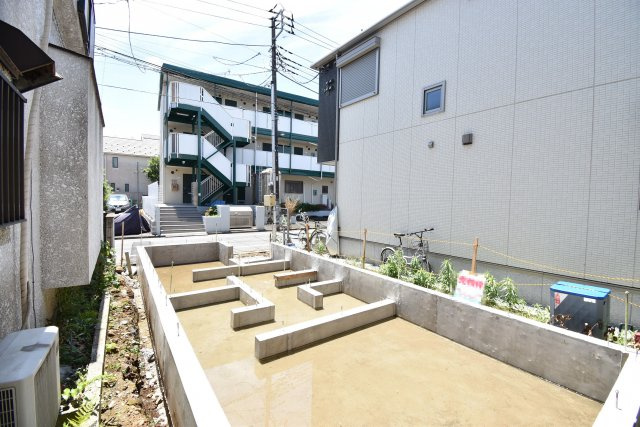 【外観】 | 南道路に面した明るい３LDK | 販売現地 2022年9月完成予定