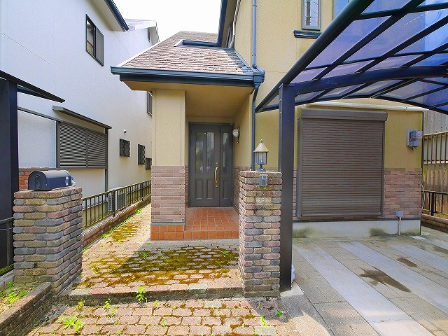 法蓮町戸建住宅のエントランス