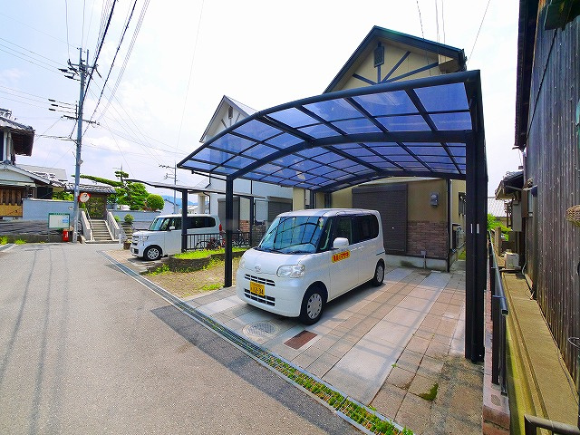 法蓮町戸建住宅の駐車場