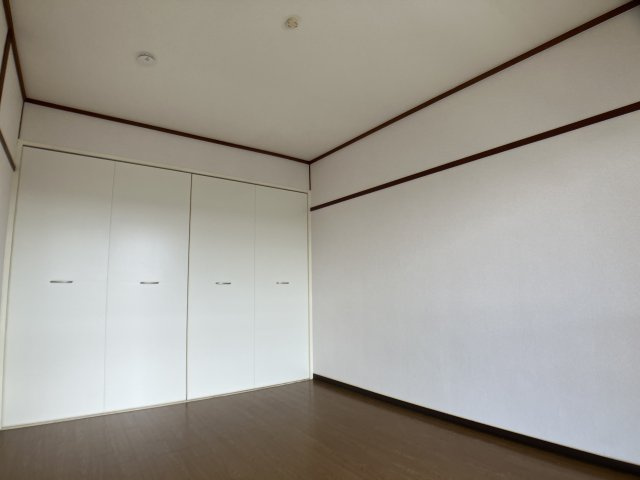 清城コーポラスの洋室