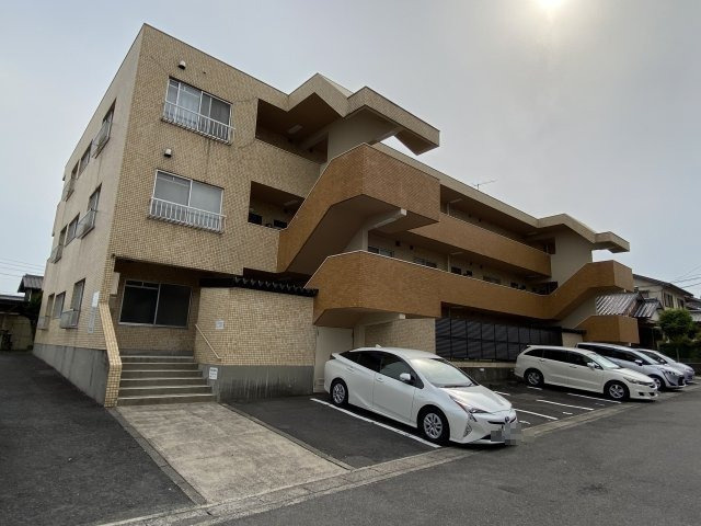 清城コーポラスの駐車場