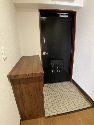 清城コーポラスの玄関