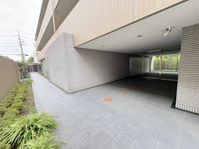 ラ・パラドール中山のエントランス