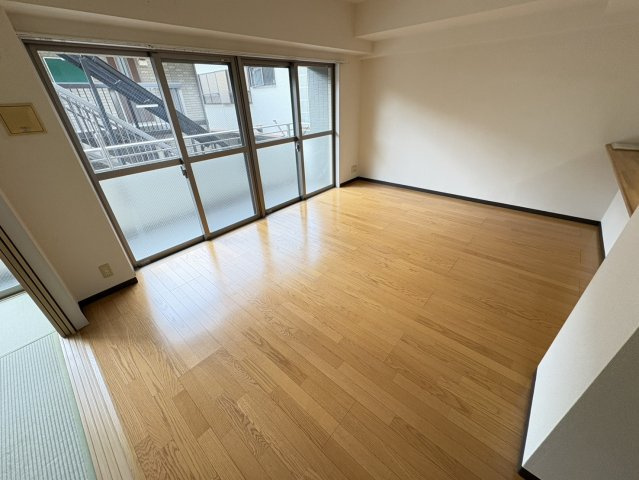 ラ・パラドール中山の居間・リビング