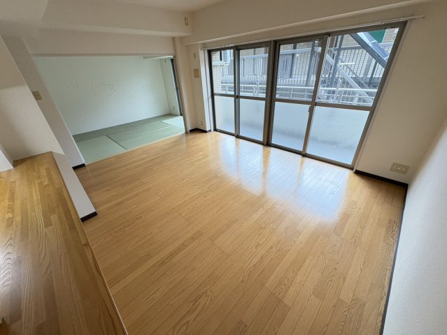 ラ・パラドール中山の居間・リビング