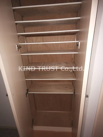 ミモサ中津の玄関|収納もある玄関です