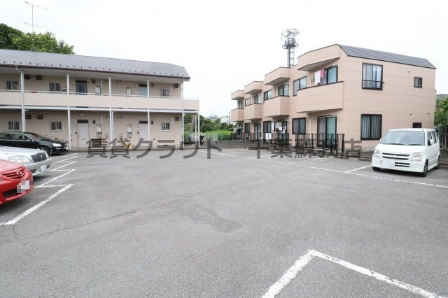 宍倉コーポ3号館の駐車場|駐車場があります