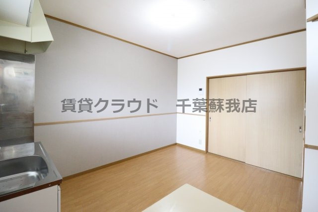 宍倉コーポ3号館の居間・リビング|こちらの居間で趣味の時間をお楽しみください