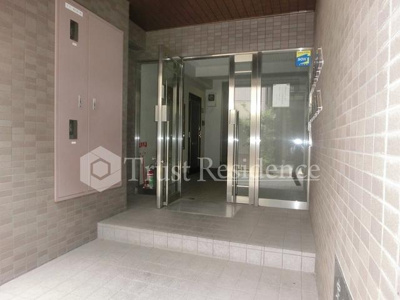 【ロビー】 | サンイーストひぐち | エントランス前