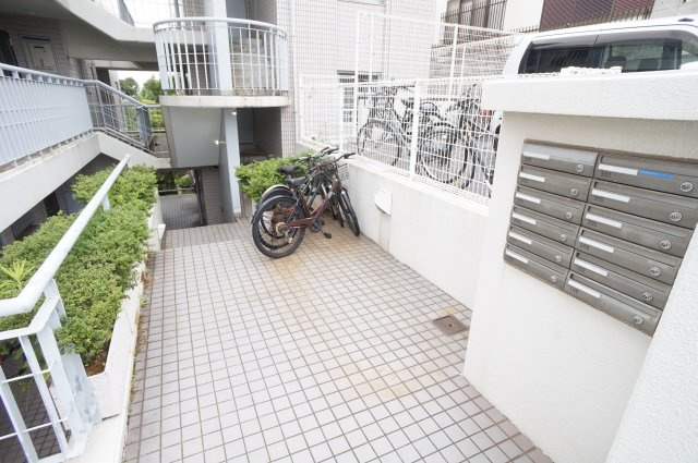 習志野市谷津２丁目の賃貸マンションのエントランス